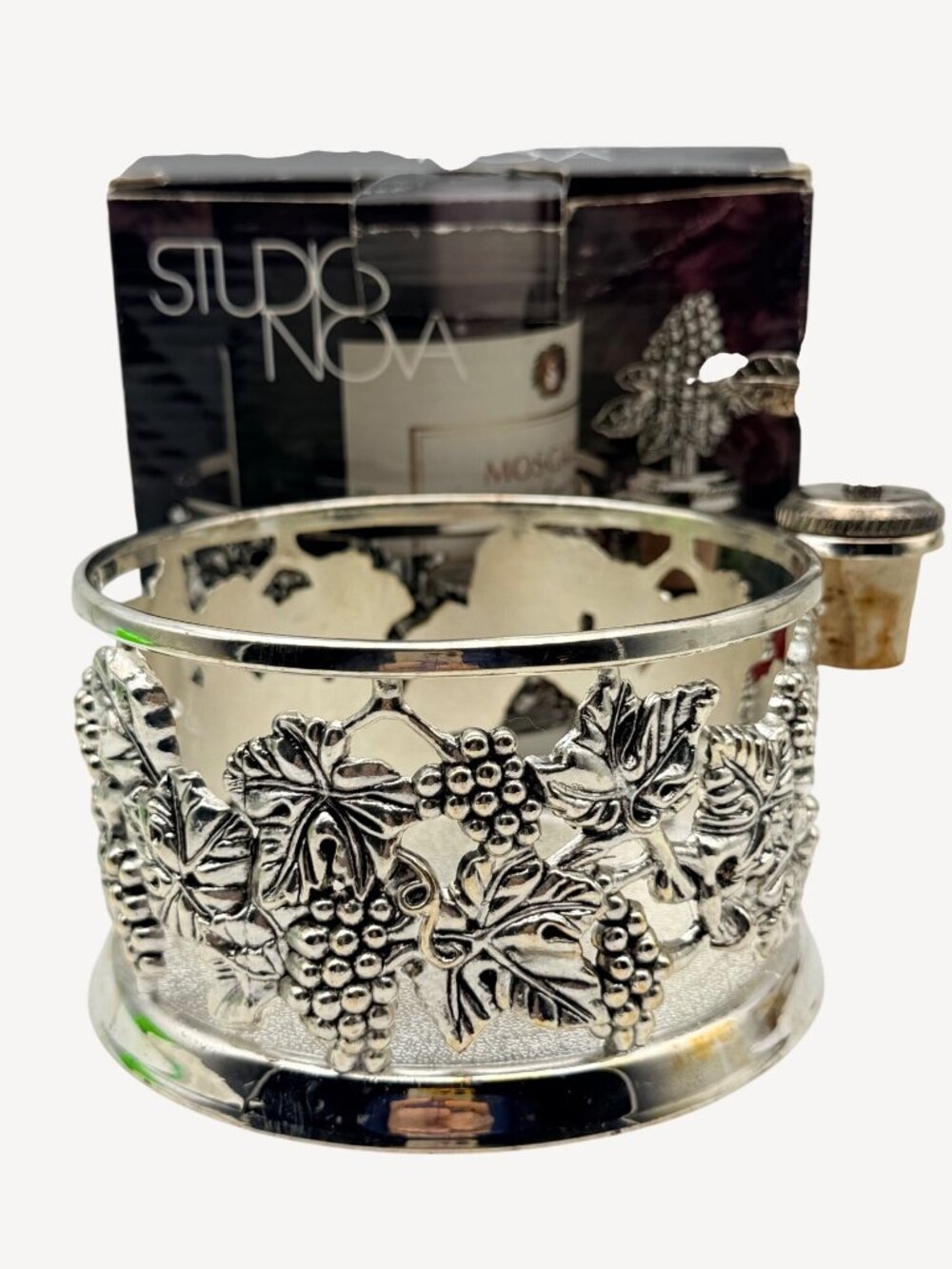 Mikasa Studio Nova Wine Bottle Holder & Cork Stopper Set Silver-Plated Grapevine - Picture 3 of 12